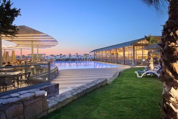 هتل Arina Beach Resort