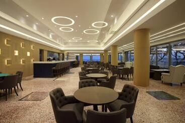 هتل Arina Beach Resort