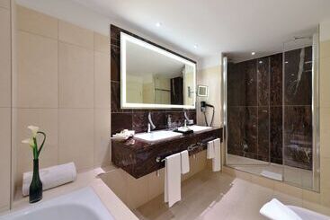 Best Western Premier Parkhotel Kronsberg