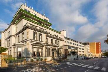 Bonnington Hotel & Leisure Centre