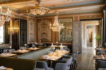 هتل Château St Gerlach   Oostwegel Collection, Member Of Relais And Châteaux