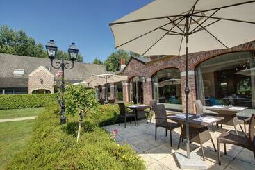 هتل Chateau Tilques