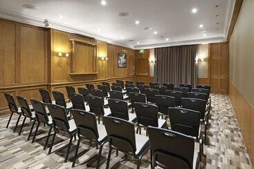 هتل Doubletree By Hilton Southampton