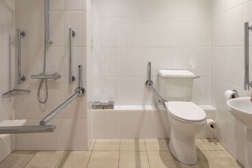 هتل Doubletree By Hilton Southampton