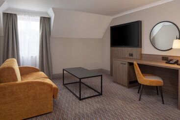 هتل Doubletree By Hilton Southampton
