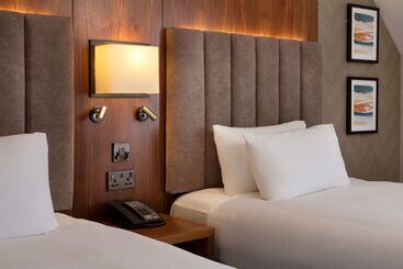 هتل Doubletree By Hilton Southampton