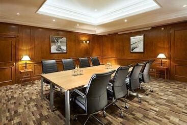 هتل Doubletree By Hilton Southampton