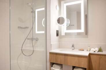 هتل Doubletree By Hilton Southampton