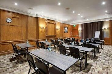 هتل Doubletree By Hilton Southampton