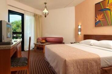 هتل Holiday Villa Beach Resort & Spa Cherating