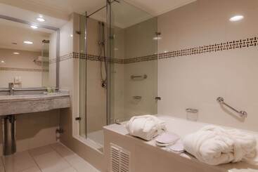 هتل Wyndham Garden Santiago Kennedy