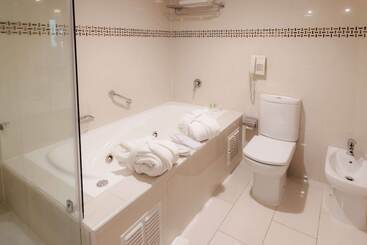 هتل Wyndham Garden Santiago Kennedy