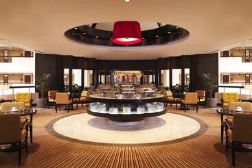 هتل Mövenpick Grand Al Bustan