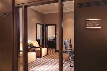 هتل Mövenpick Grand Al Bustan