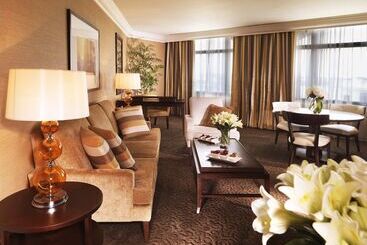 هتل Mövenpick Grand Al Bustan