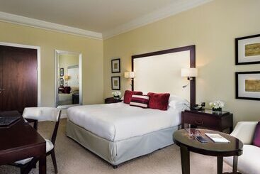 هتل Mövenpick Grand Al Bustan