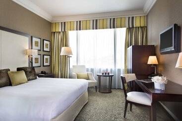 هتل Mövenpick Grand Al Bustan