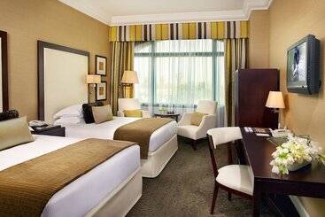 هتل Mövenpick Grand Al Bustan