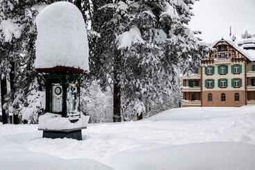 هتل Waldhaus Flims Wellness Resort, Autograph Collection