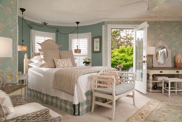 هتل White Doe Inn Bed & Breakfast