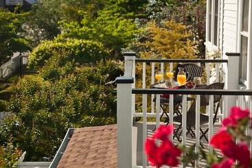 هتل White Doe Inn Bed & Breakfast