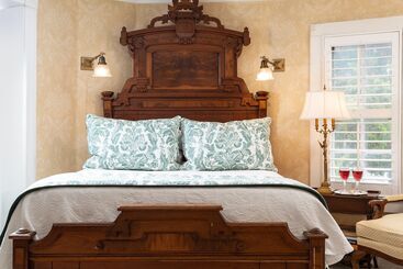 هتل White Doe Inn Bed & Breakfast