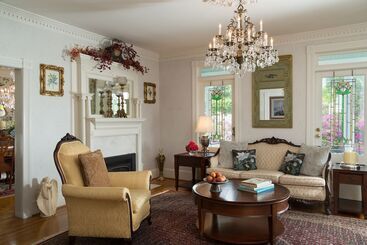 هتل White Doe Inn Bed & Breakfast