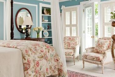 هتل White Doe Inn Bed & Breakfast