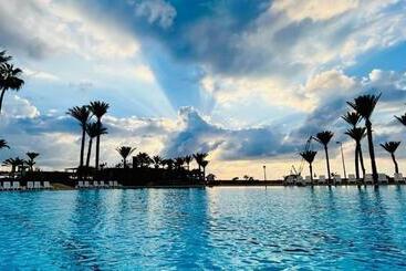 Portemilio Hotel & Resort