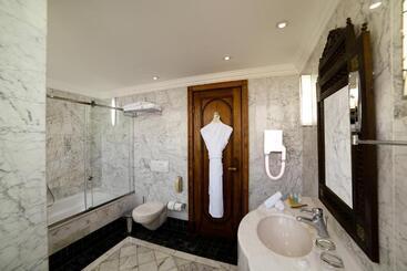 Portemilio Hotel & Resort