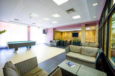 اقامتگاه Ceu Konferencia Központ