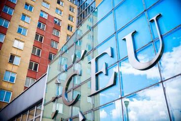 اقامتگاه Ceu Konferencia Központ