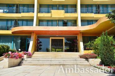 هتل Ambassador   Free Parking
