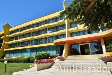 هتل Ambassador   Free Parking