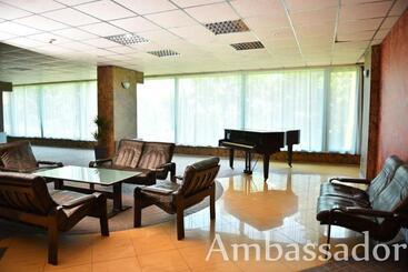 هتل Ambassador   Free Parking
