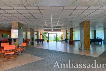 هتل Ambassador   Free Parking
