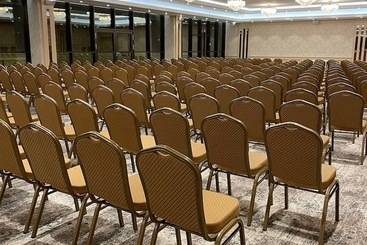 בית מלון כפרי Astoria Grand