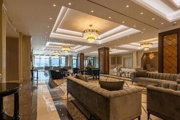 ホテル Astoria Grand