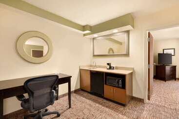 هتل Baymont By Wyndham Augusta West