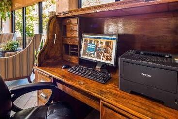 هتل Best Western Braddock Inn