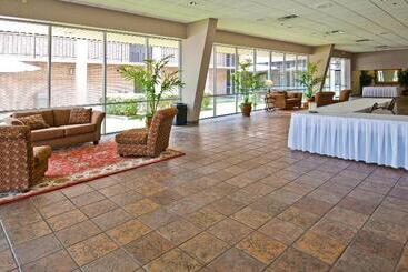 هتل Best Western Of Alexandria Inn & Suites & Conference Center