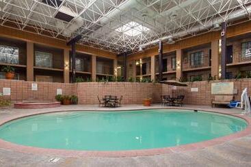 هتل Best Western Of Alexandria Inn & Suites & Conference Center