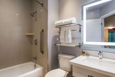 هتل Best Western Plus Barrie