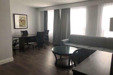 هتل Best Western Plus Barrie