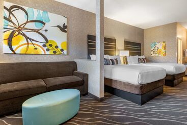 هتل Best Western Plus Park Place Inn Mini Suites