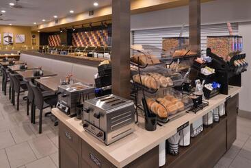 هتل Best Western Plus Park Place Inn Mini Suites