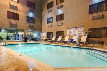 هتل Best Western Plus Park Place Inn Mini Suites