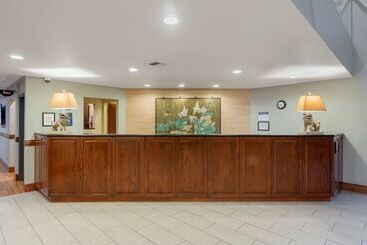 هتل Best Western Plus Plaza By The Green