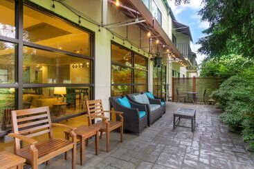 هتل Best Western Plus Plaza By The Green
