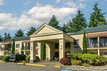هتل Best Western Plus Plaza By The Green